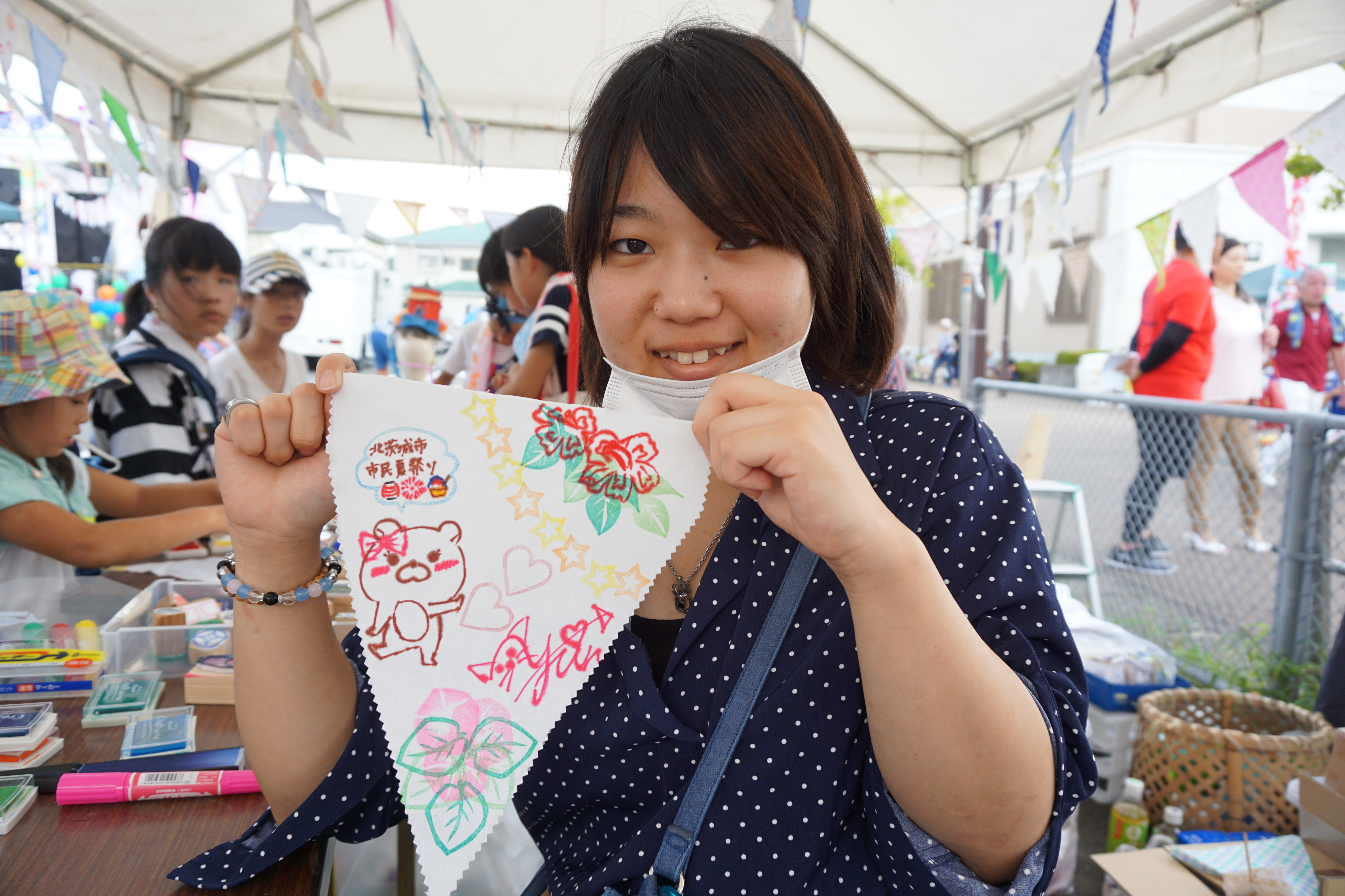 想い想いの柄を描く