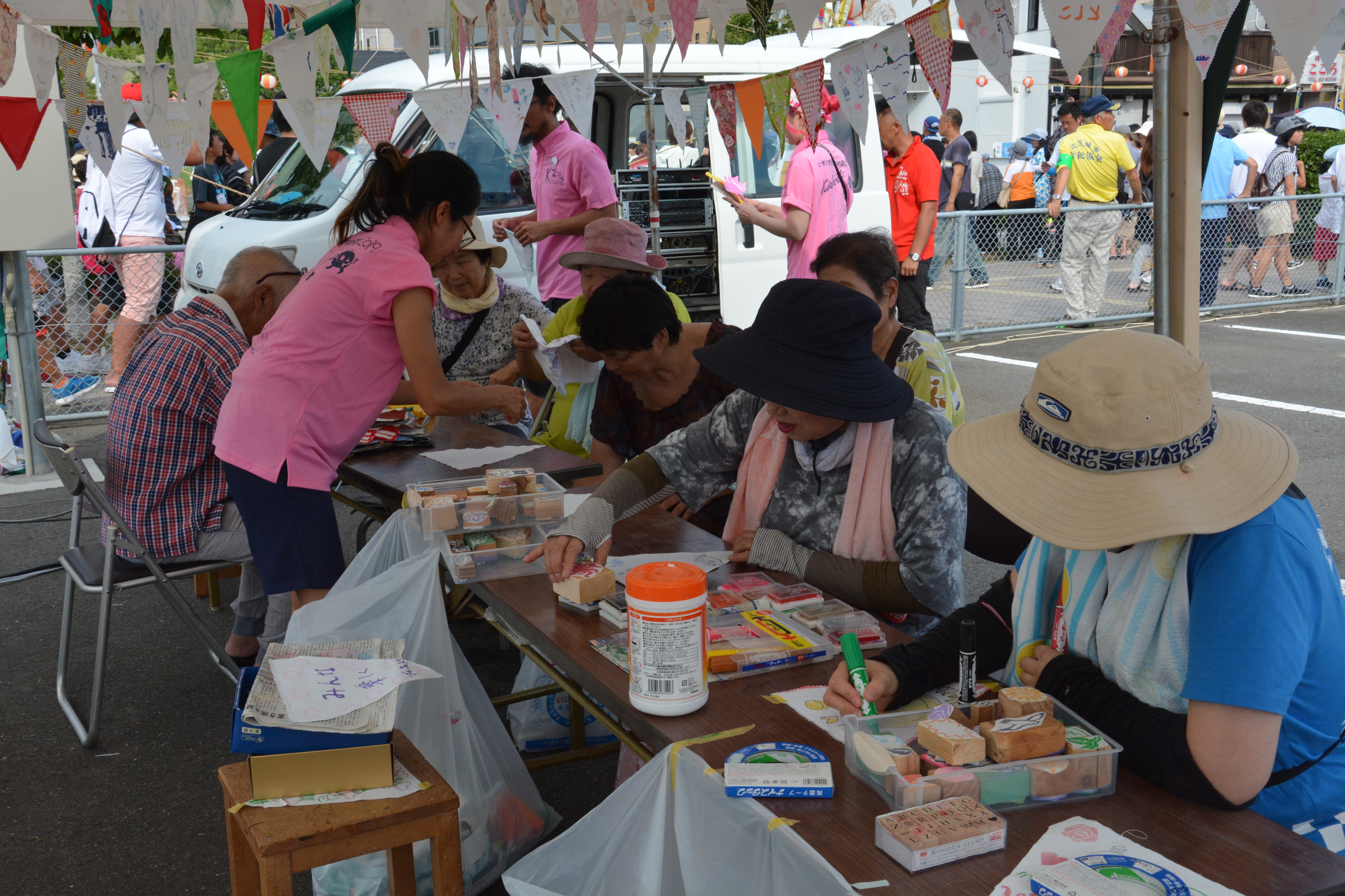 スタンプを押して柄を作成